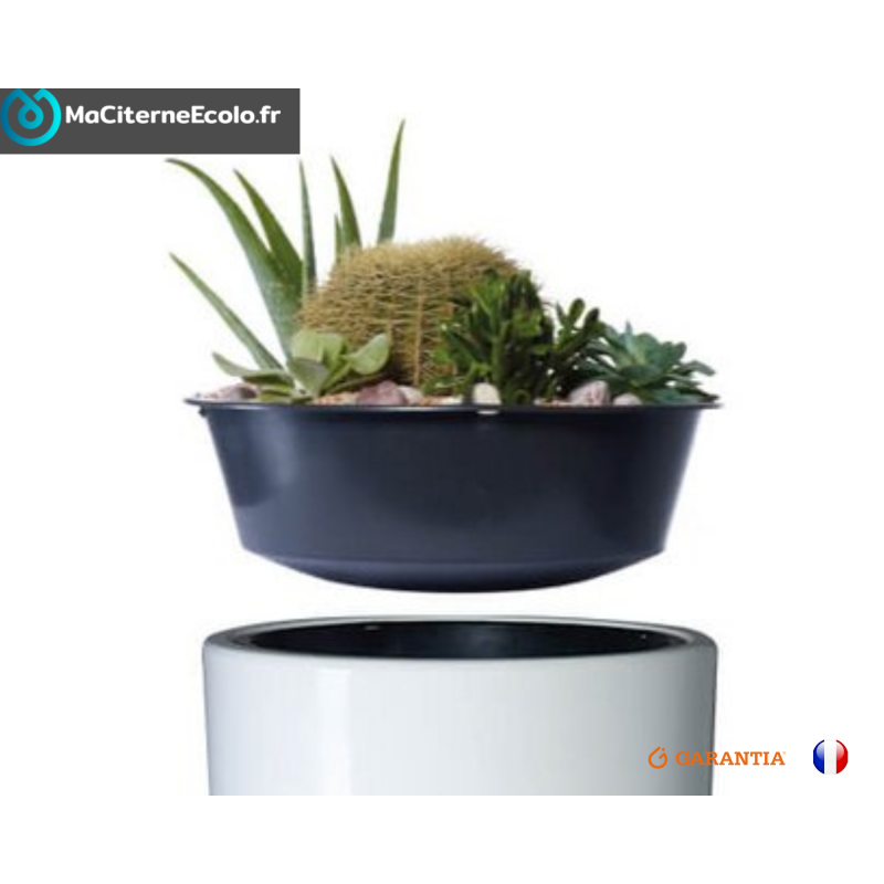 depósito de recogida de aguas pluviales con jardinera integrada.